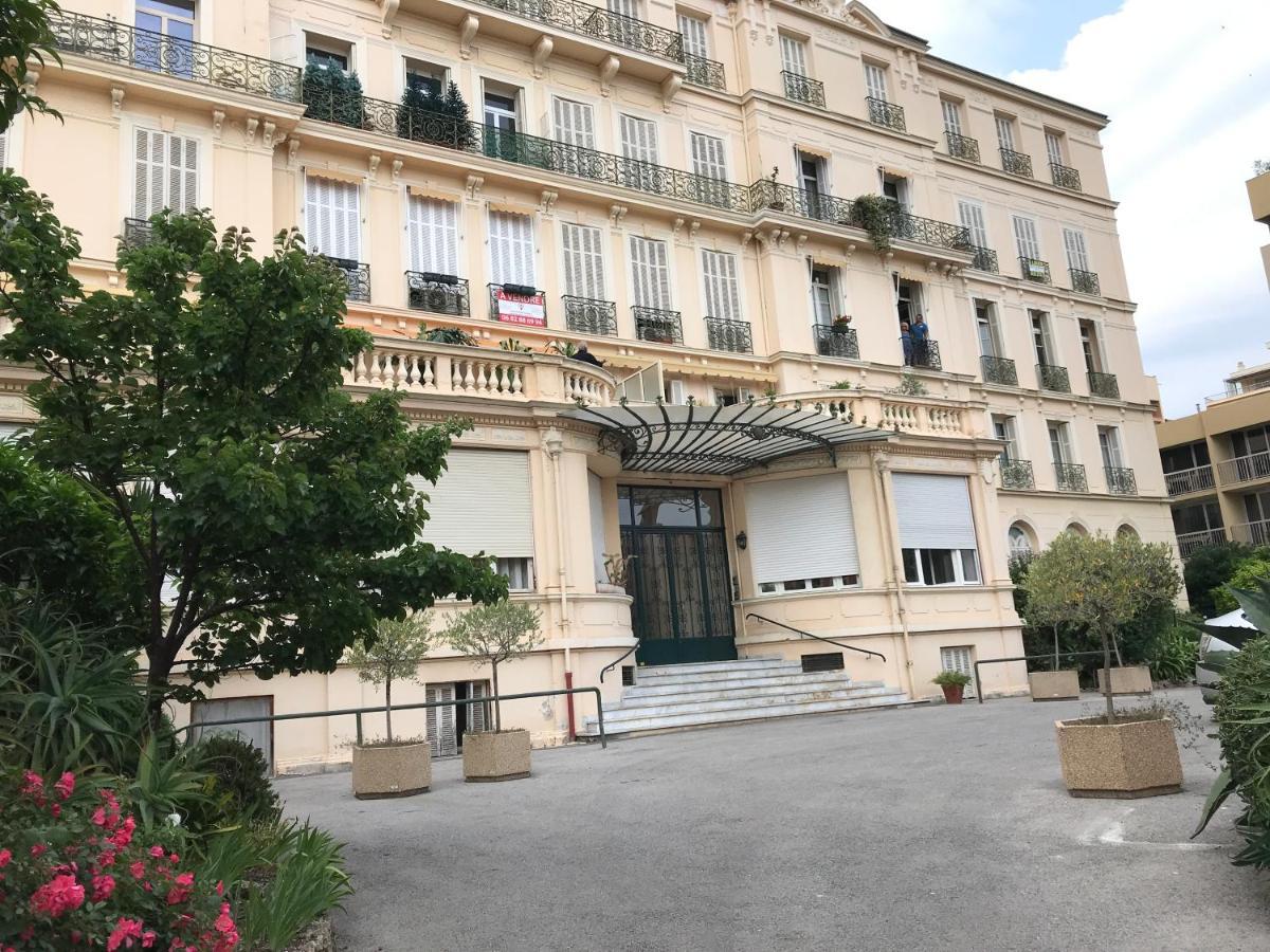 Appartement Terrasse Dans Palace Centre Ville Мантон Екстер'єр фото