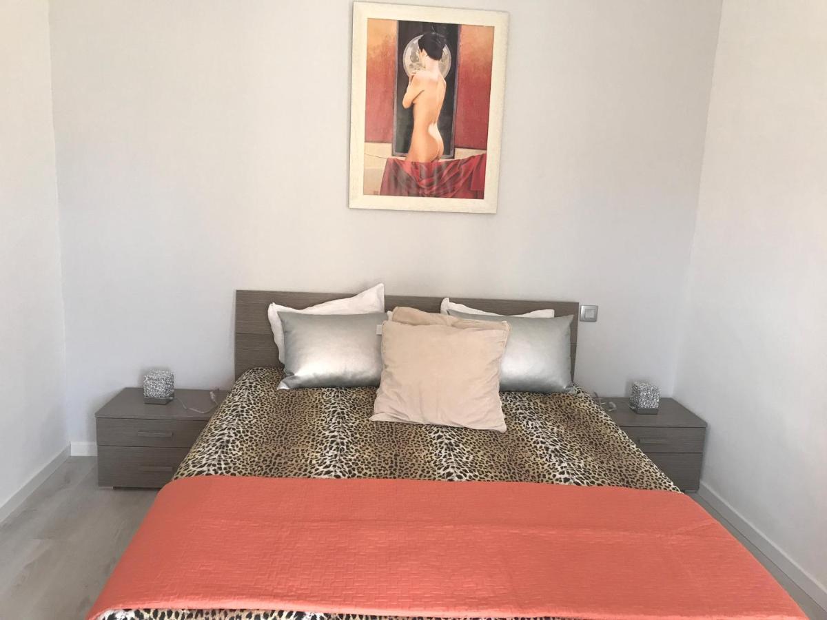 Appartement Terrasse Dans Palace Centre Ville Мантон Екстер'єр фото