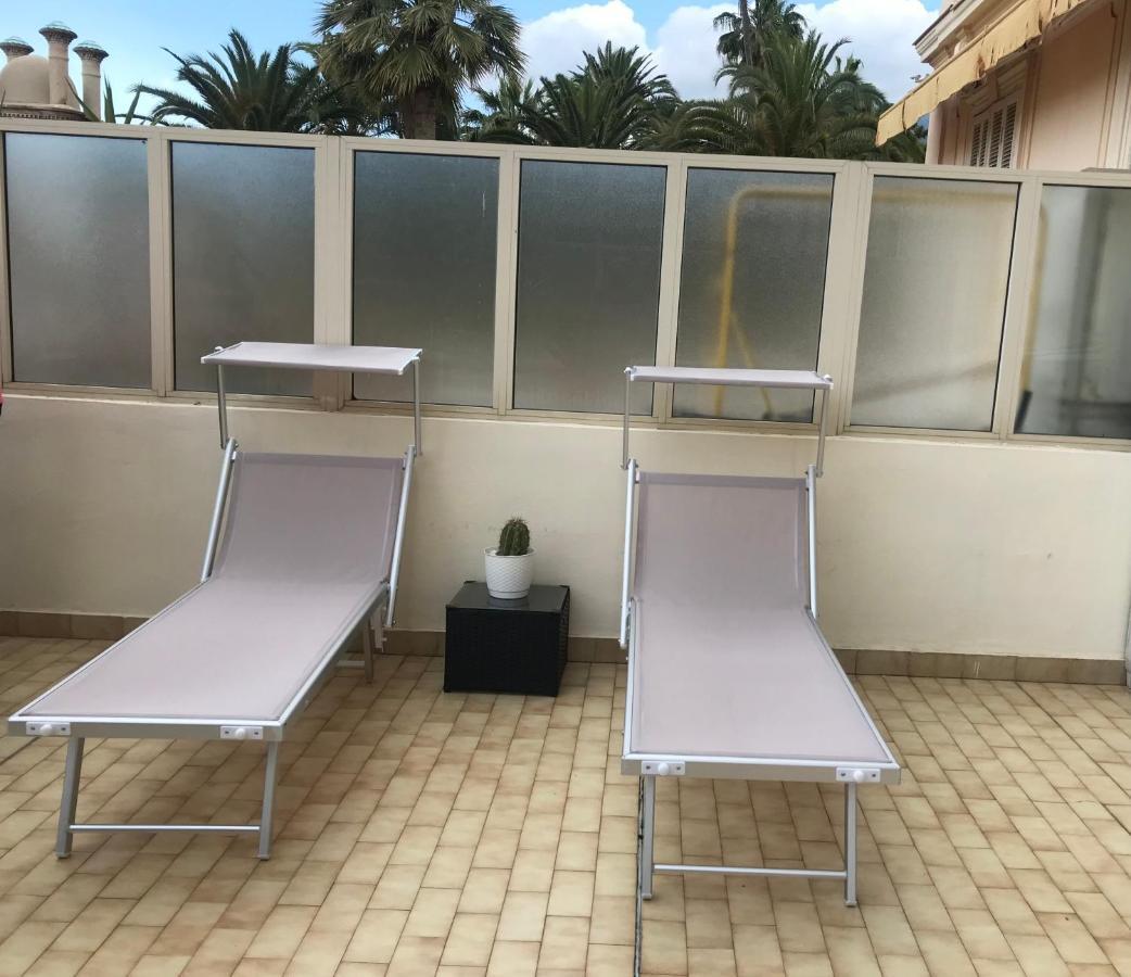 Appartement Terrasse Dans Palace Centre Ville Мантон Екстер'єр фото
